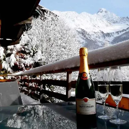 Chalet Falcon With Hot Tub - In A Great Location! Chamonix Exterior foto